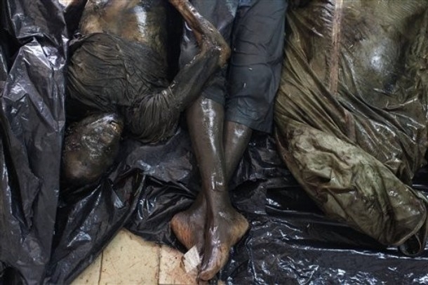 Les étrangers sont ligotés et brulés vifs par les partisans de Gbagbo